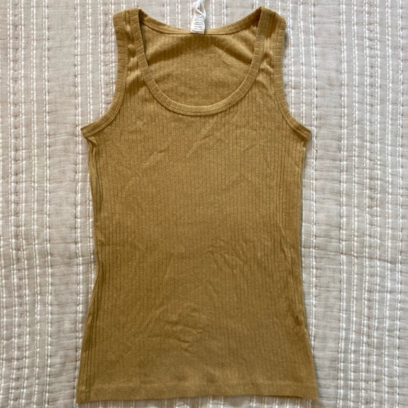 kate quinn Tops - Kate Quinn ribbed tank